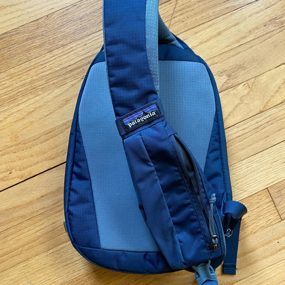 Patagonia Atom Sling Crossbody Bag 8L - Picture 4 of 5